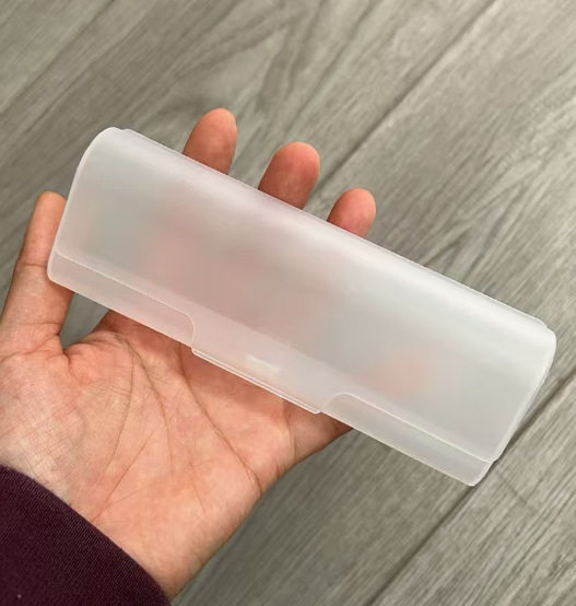 プラスチックの箱