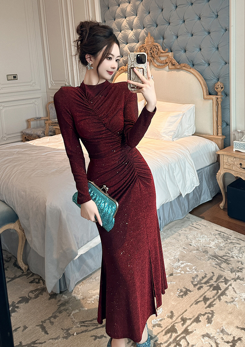 Đầm dạ hội nữ dài tay cổ đứng ôm dáng xếp ly đính sequin — Angola đỏ