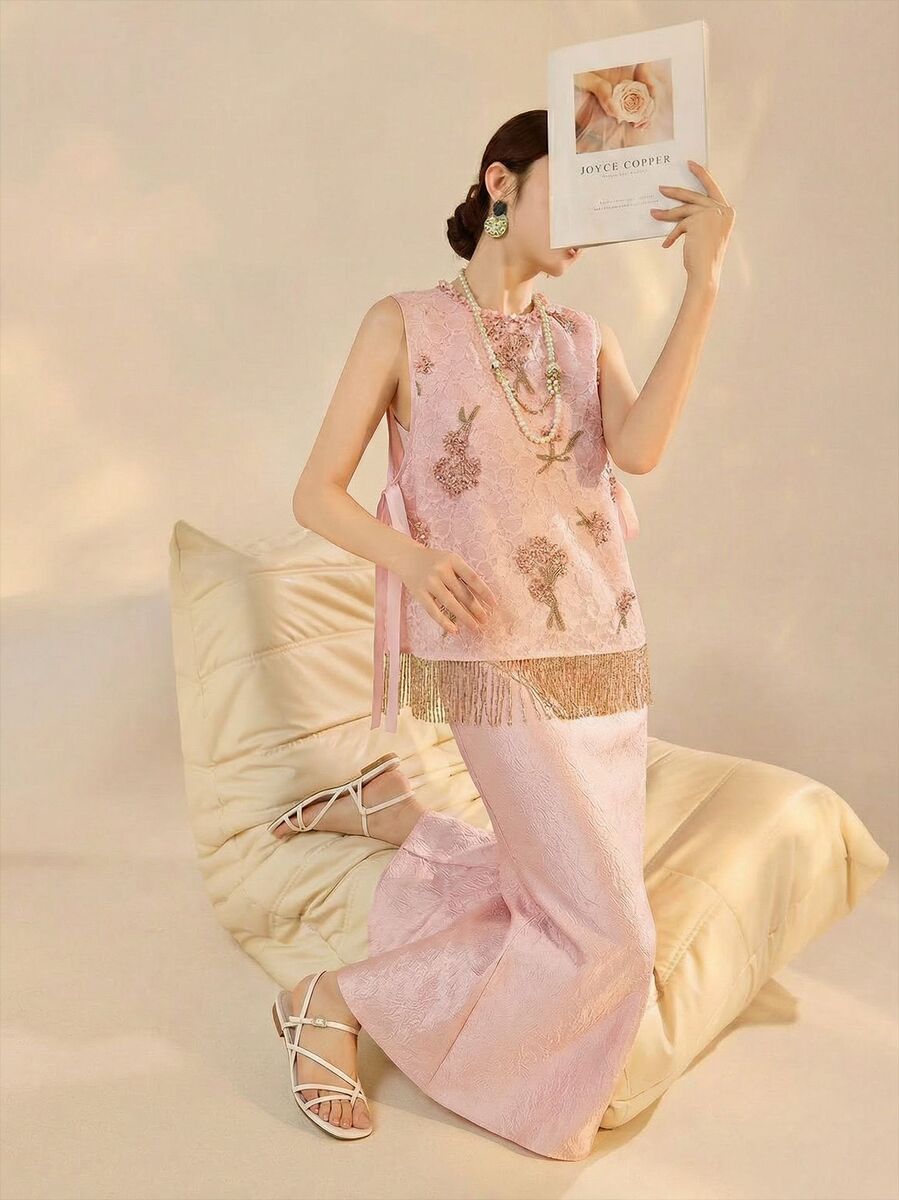 Bộ áo gile thêu hoa cài dây kèm đầm hai dây dáng dài nữ — Váy hai dây màu hồng, Áo gile hồng