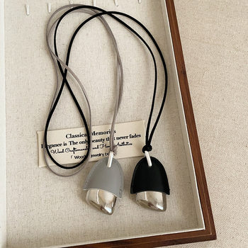 Design-Inspired Leather Metal Pinecone Pendant Necklace for Women, Korean Trendy Ins Personality Fashion Choker Collarbone Chain