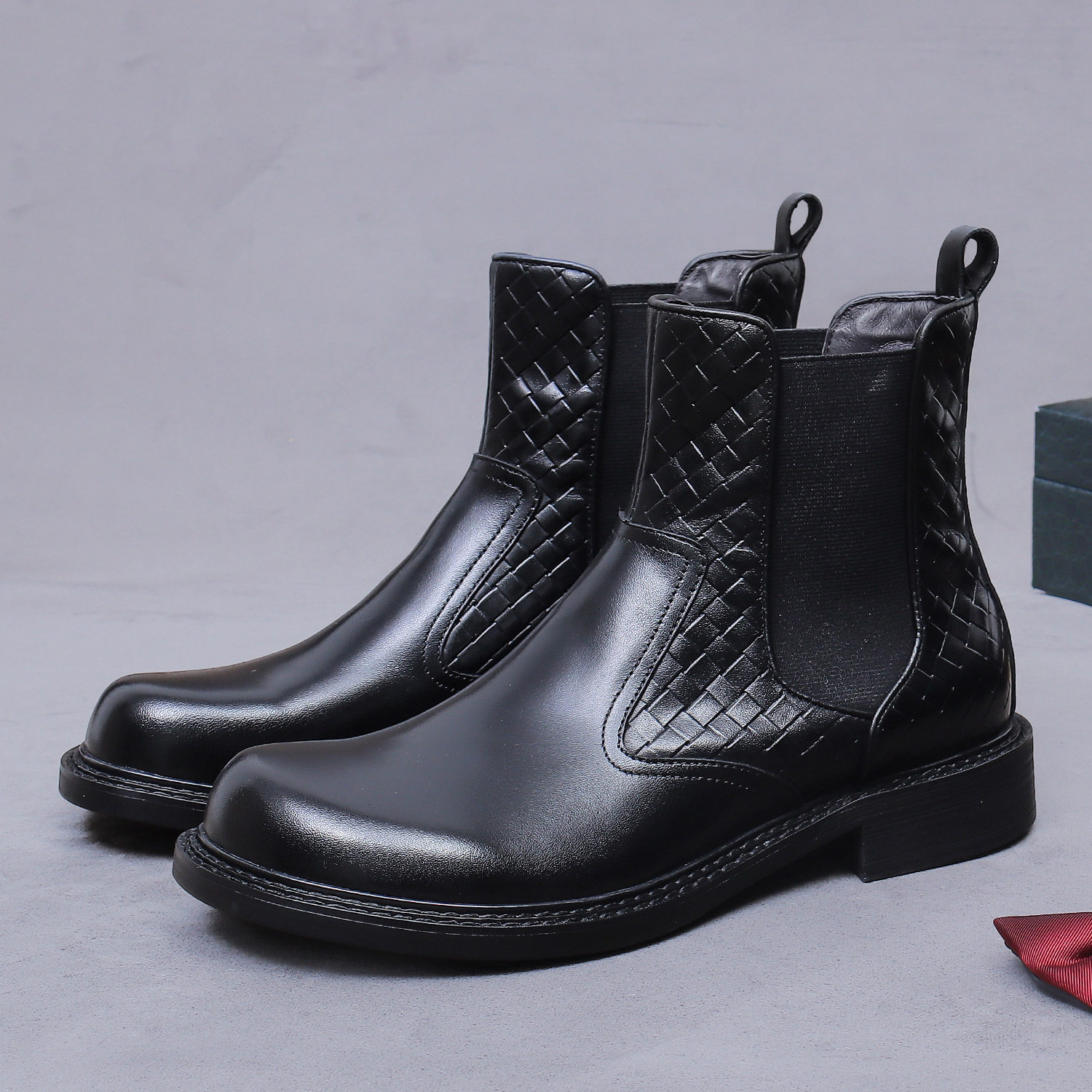 Giày Chelsea Boot Nam Da Bò Dập Vân Chiều Cao Đế Khoảng 3cm Màu Đen, Nâu