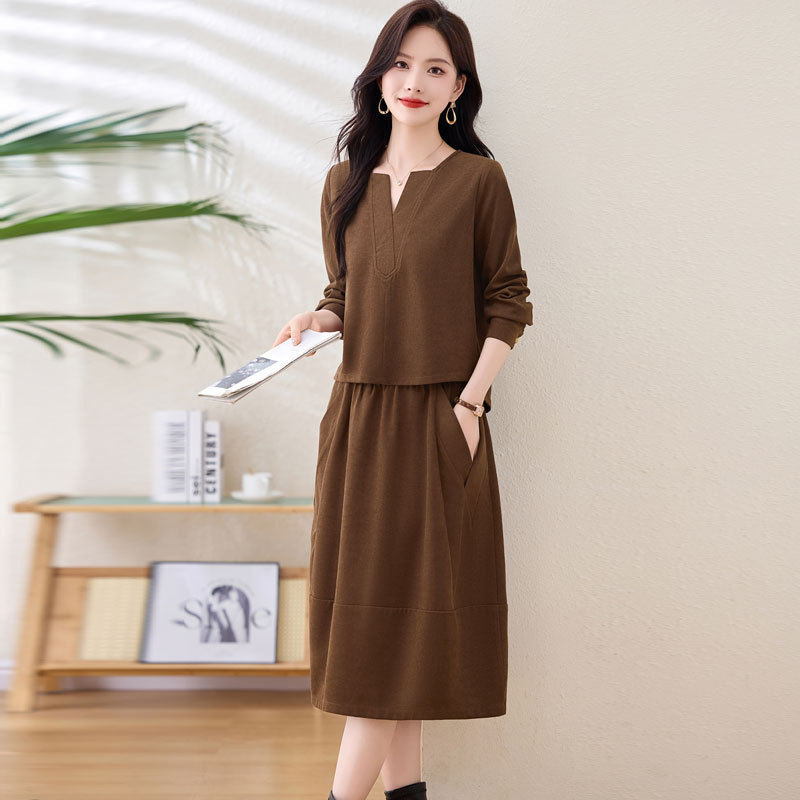 (Mới) Mã L3593 Giá 1540K: Đồ Bộ Nữ Wotdyi Hàng Mùa Xuân Thu Đông Trông Trẻ Hơn Tuổi Thời Trang Nữ Đồ Công Sở Chất Liệu G04 Sản Phẩm Mới, (Miễn Phí Vận Chuyển Toàn Quốc).