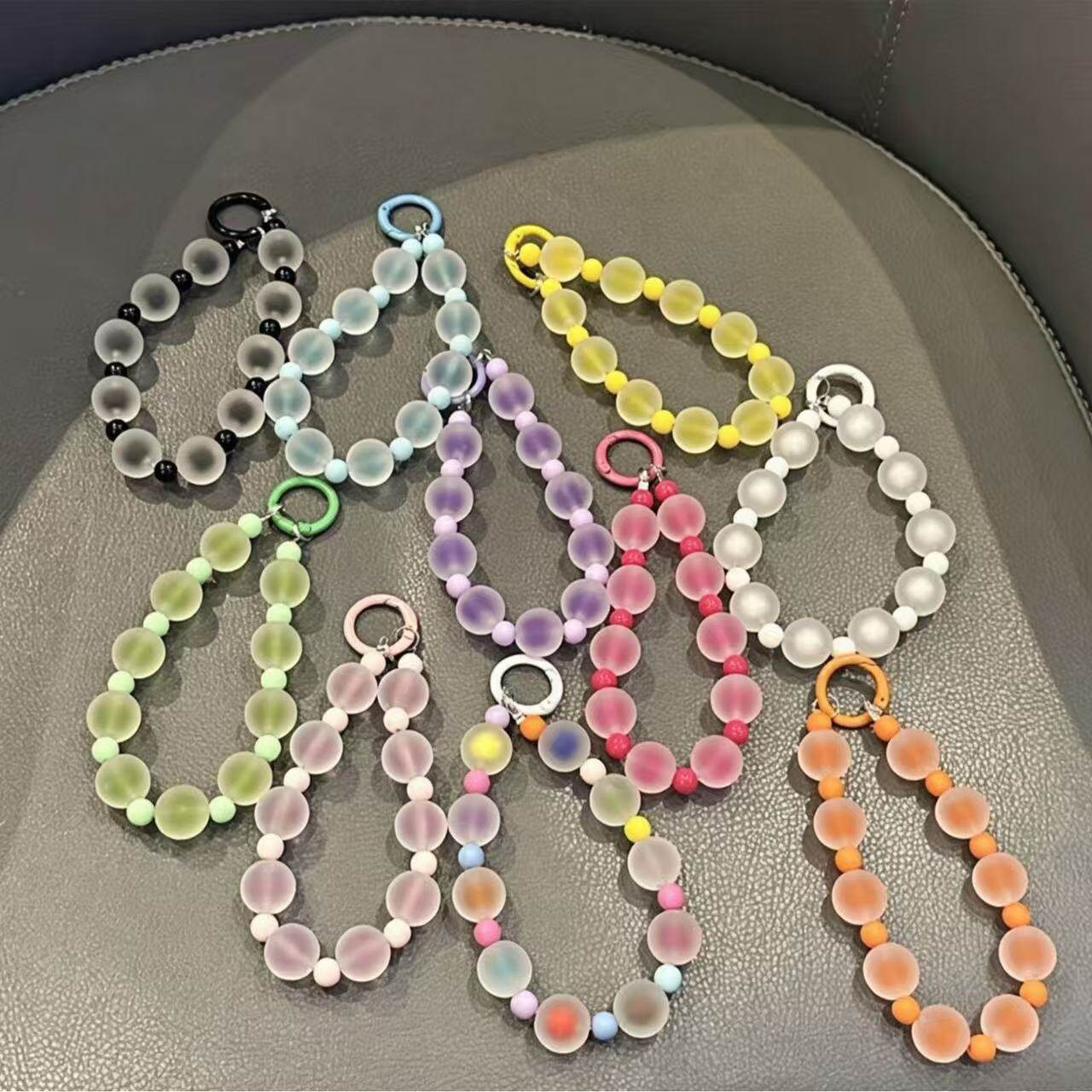 สายคล้องโทรศัพท์มือถือลูกปัดสีโดพามีนด้านด้าน ผิวสัมผัสคล้ายผิวหนัง สายคล้องข้อมือสั้น ใช้งานได้หลากหลายสำหรับโทรศัพท์มือถือ