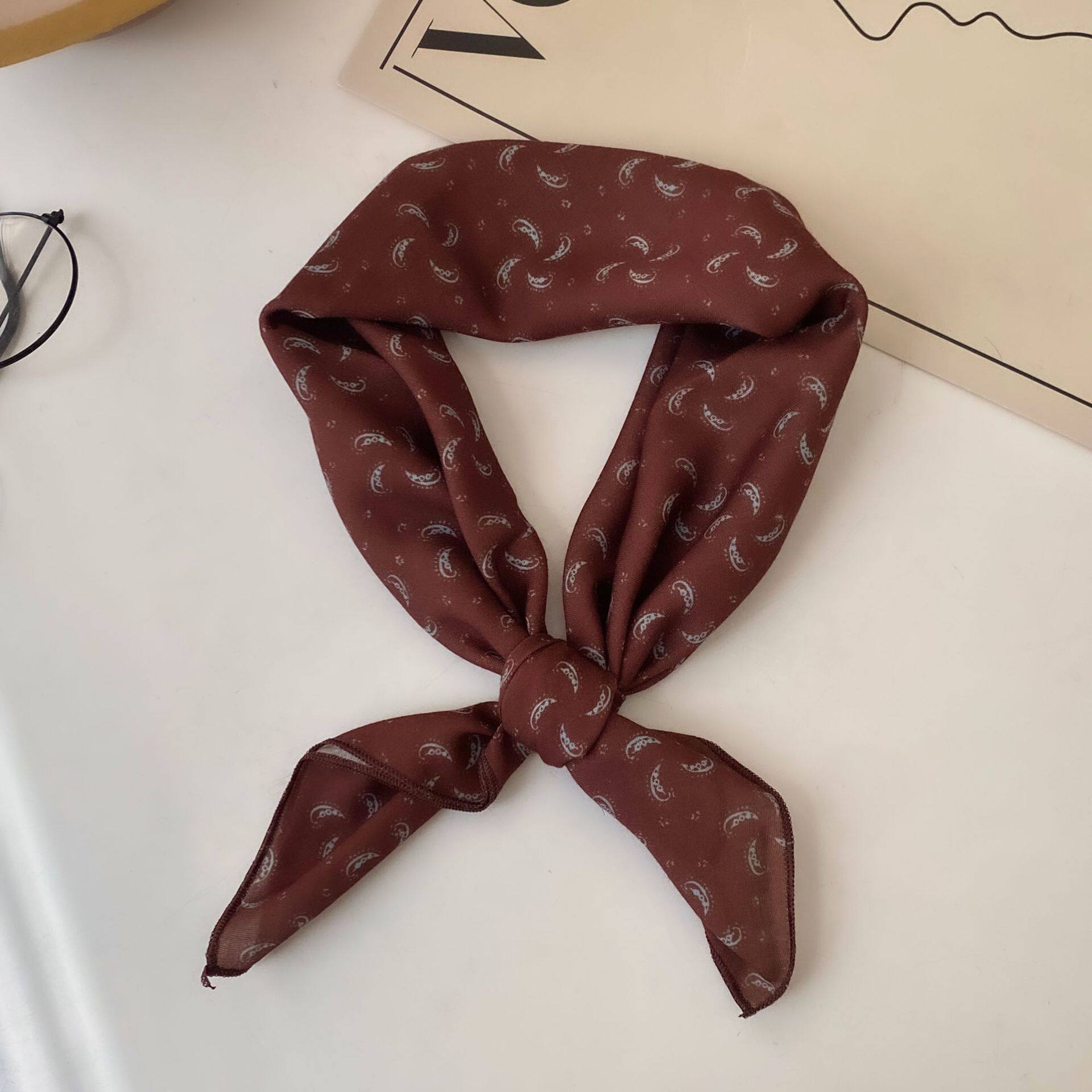 ブラウンムーンカシュースクエアスカーフ