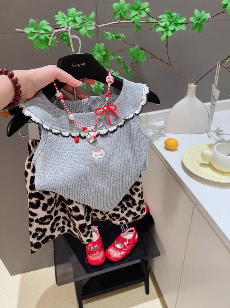 Girls' Summer Sleeveless Set, Leopard Print Shorts & Vest Two-Piece with Lace, Embroidered Cat Cartoon Leopard Print Outfit