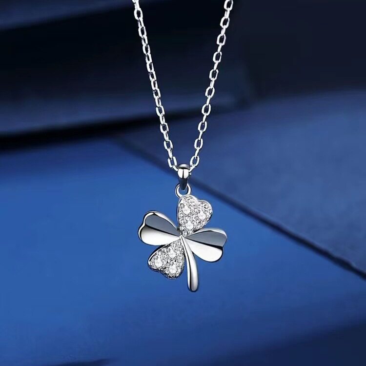White Copper Lucky Four-Leaf Clover Necklace Accessories for Women Niche Simple Elegant Clavicle Chain Pendant Accessible Luxury High-End Accessories