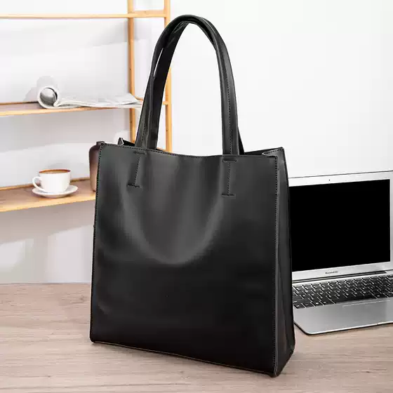 2026 New Men's Handbag Casual Trendy Single-Shoulder Large Capacity Vertical Tote Bag Men's Retro Crazy Horse Leather