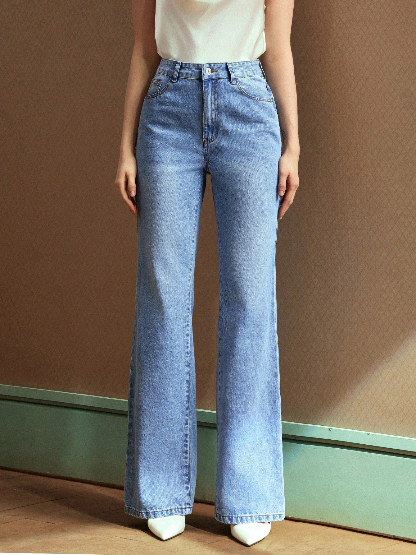 Slim Fit Casual Womens Denim Jeans Stretch Fabric Versatile Style Flattering Design Wholesale Available