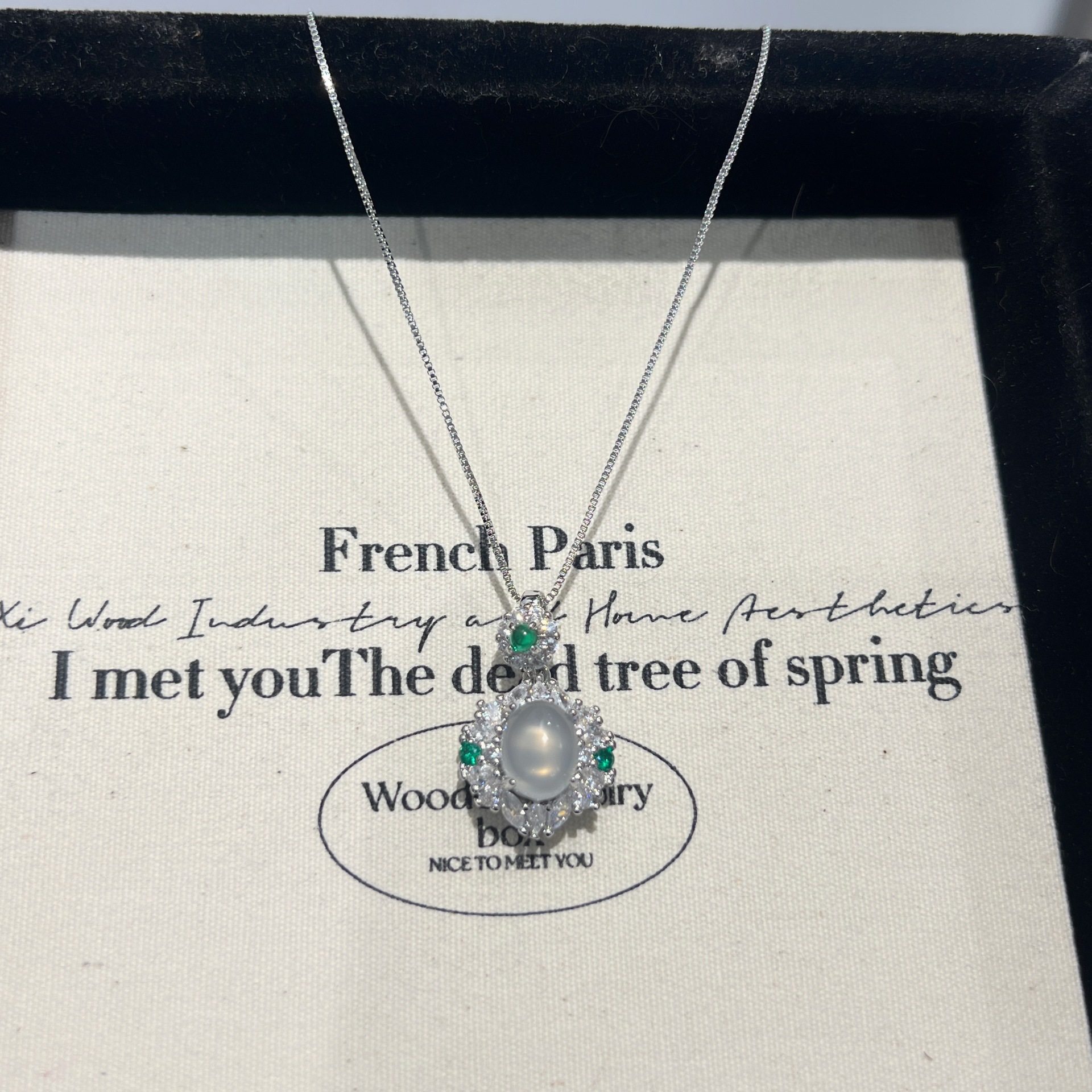 New Chinese Style Ice Chalcedony Necklace Women's Court Style Emerald Green Stone Inlay Light Luxury National Style Agate Pendant Clavicle Chain