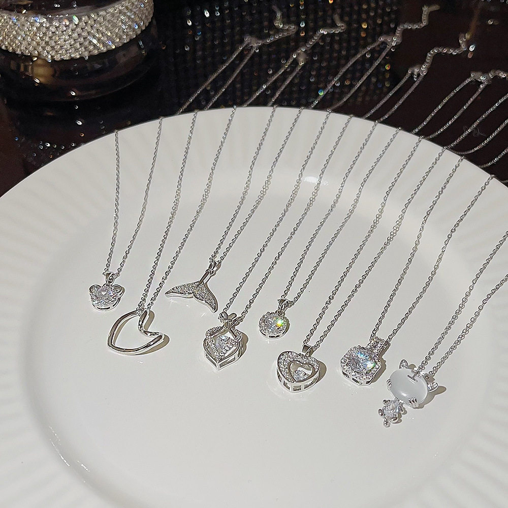 Internet Celebrity Light Luxury Color-free Titanium Steel Necklace Women's All-match High-end Niche Fashion Pendant Elegant Collarbone Chain Jewelry