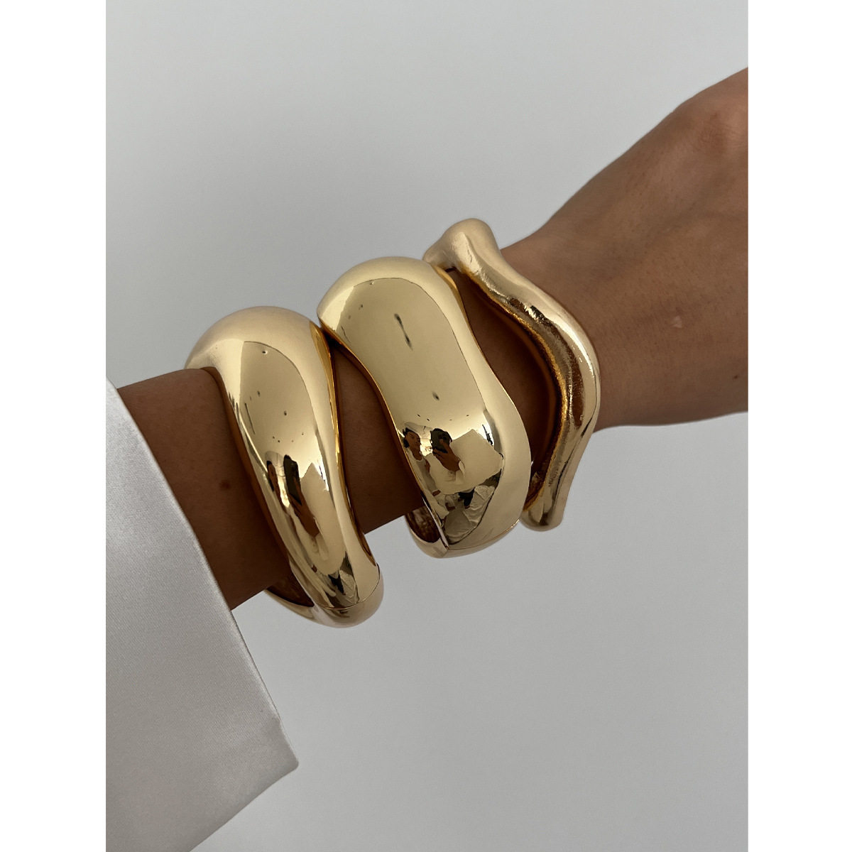 Cross-border foreign trade wholesale Europe and the United States exaggerated smooth heavy industry design sense bracelet geometric personality wide bracelet braclet