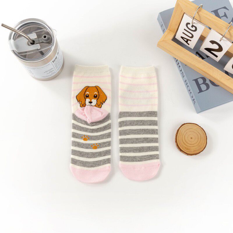 春秋新款卡通直板狗中筒袜棉质袜子女 诸暨厂家批发