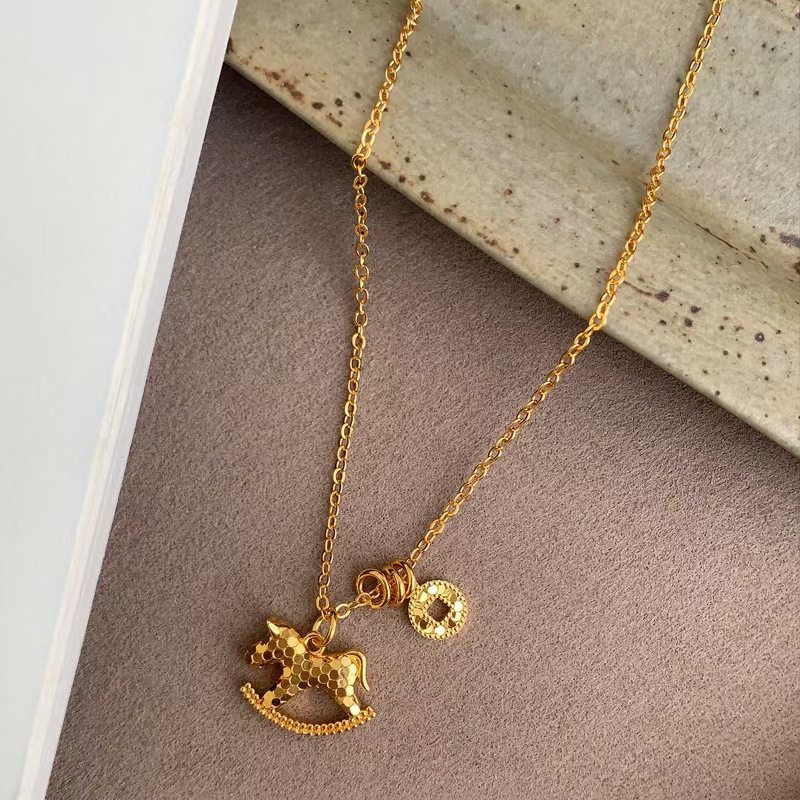 Get Rich Immediately, Sand Gold, Sparkling Crushed Ice, Golden Trojan Horse Necklace, Pony Copper Coin Bracelet, Stacked High-End Clavicle Chain