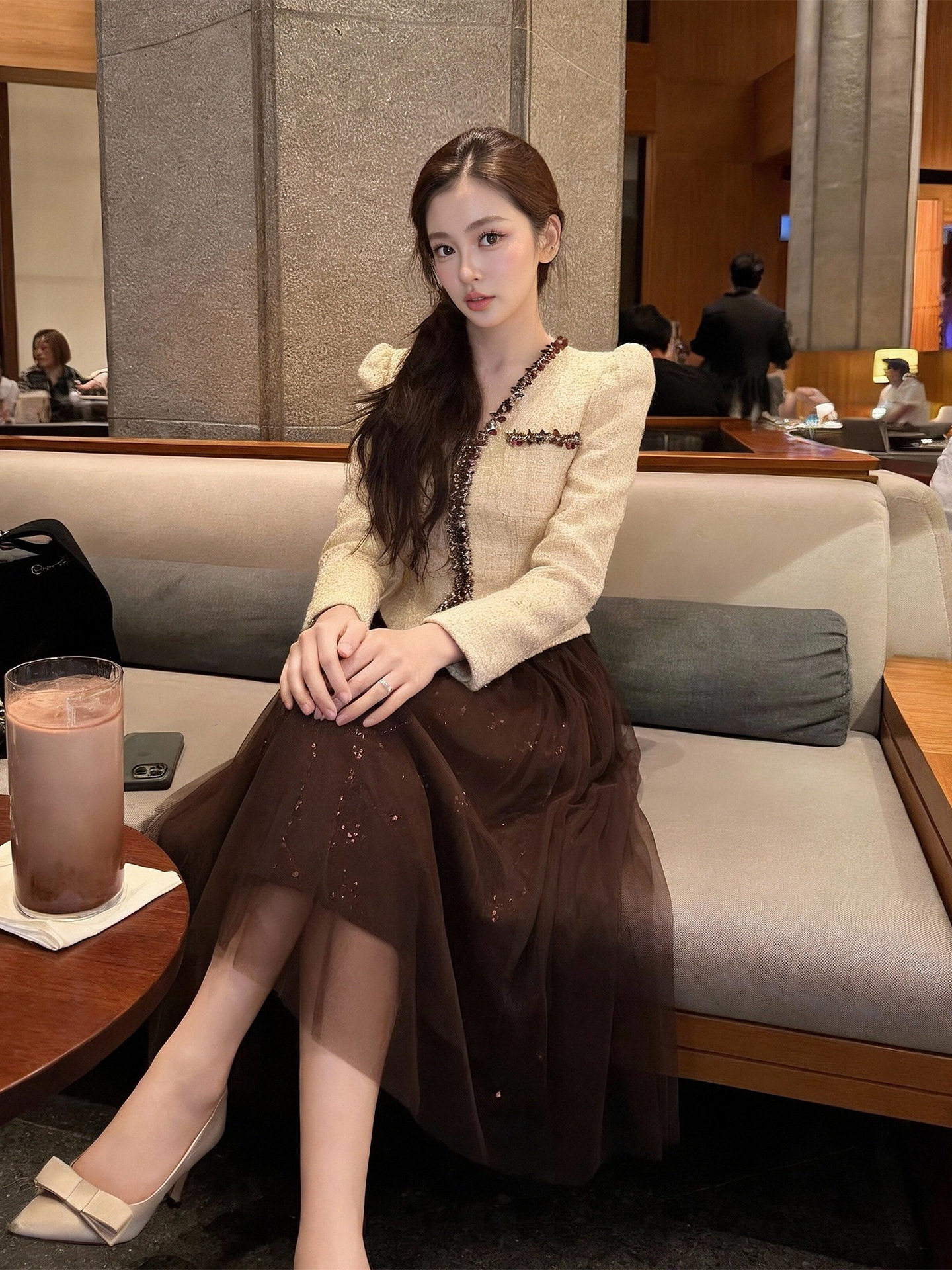 Đầm liền thân nữ cổ chữ V chiết eo phối lưới dáng ôm — Màu nâu cà phê