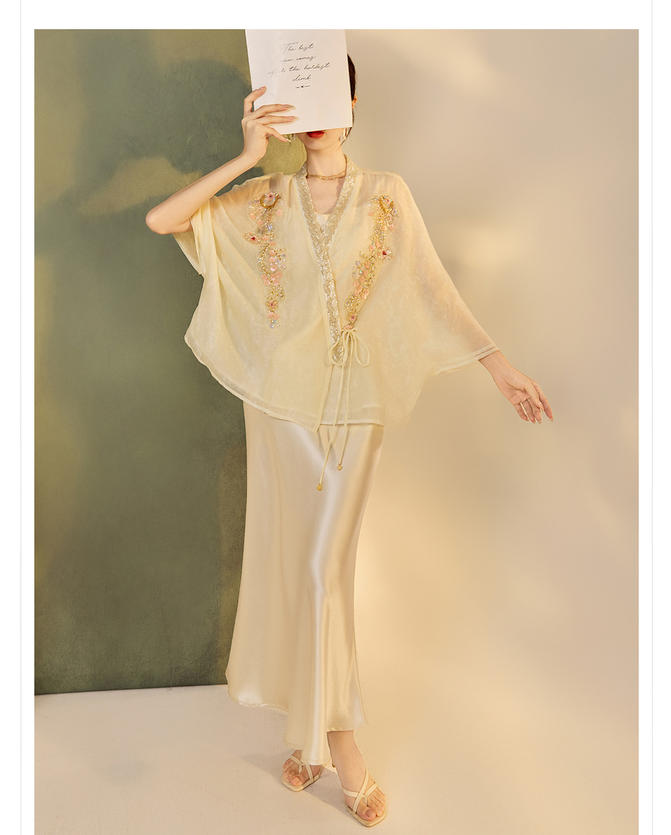 Áo khoác cardigan nữ dáng rộng thêu đính cườm chất liệu tencel phong cách nhẹ nhàng — mơ