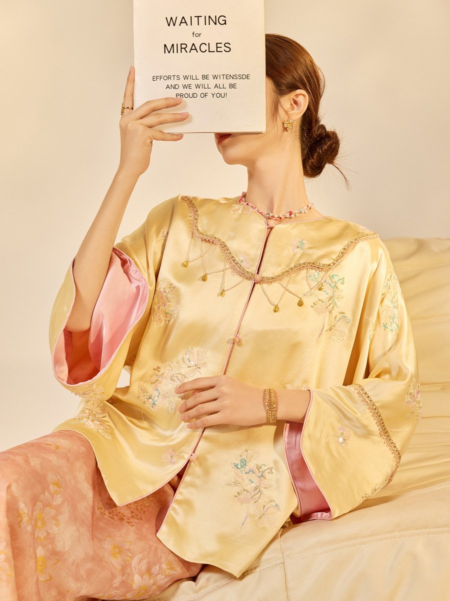 Set áo khoác và đầm hai dây thêu hoa chuyển sắc đính cườm — Áo thun (7 ngày), Áo khoác (7 ngày), Trang phục (7 ngày)