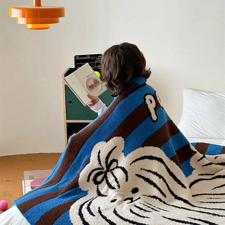 F8H American-Style Blue Striped Multifunctional Knitted Half Blanket, Nap Blanket, Thickened Blanket for Bed