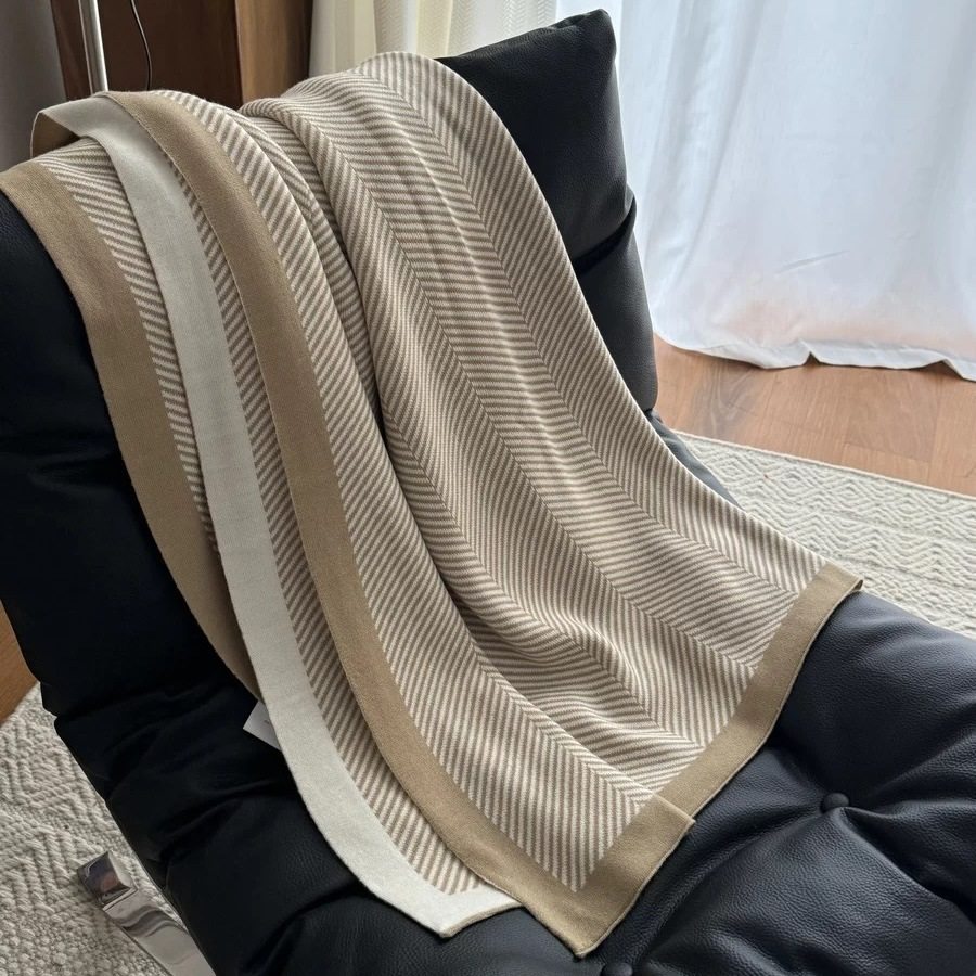 Air-conditioning Blanket Office First Class Airplane Blanket Car Nap Aviation German Sofa Blanket Cover Blanket Light Luxury Blanket