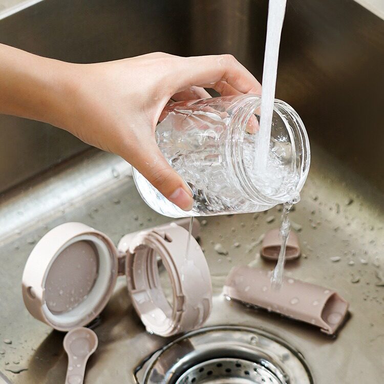 Material spoon separation seasoning box kitchen household seasoning tank salt pitcher seasoning storage box two-in-one design