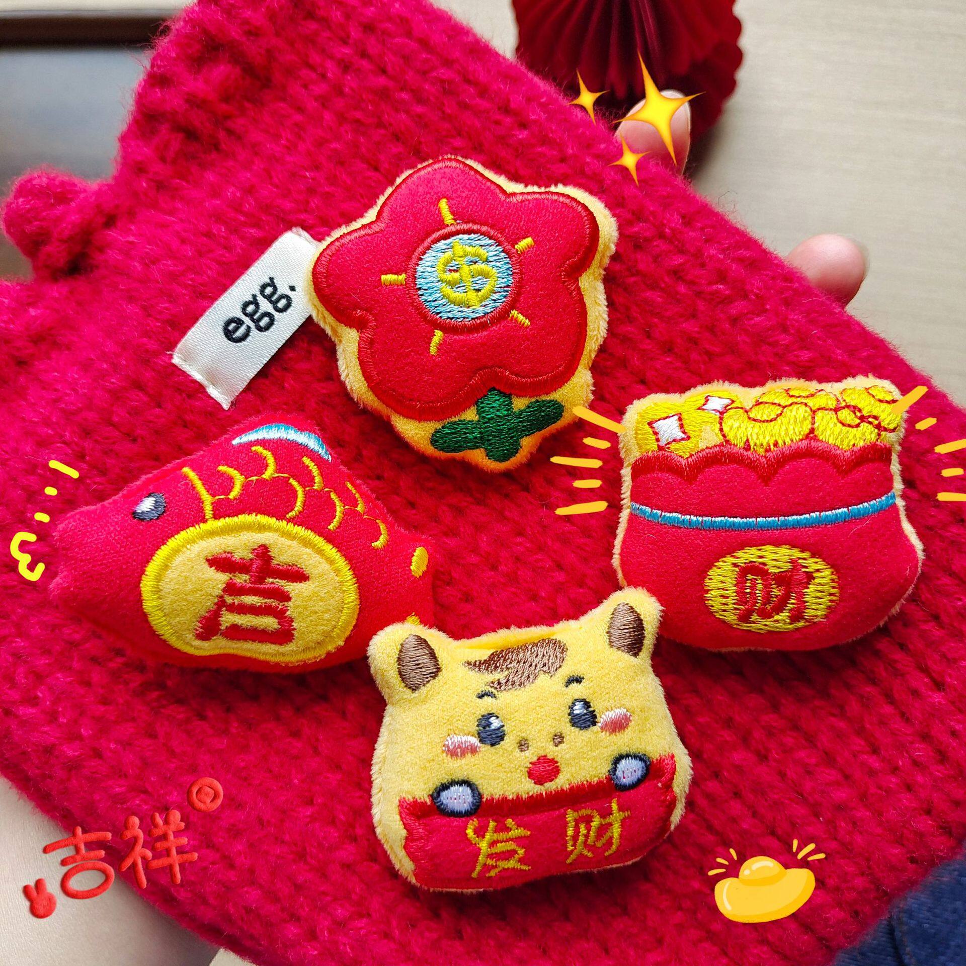 原创新年款节庆公仔配件国风系列福袋财神小马胸针服装袜子配饰