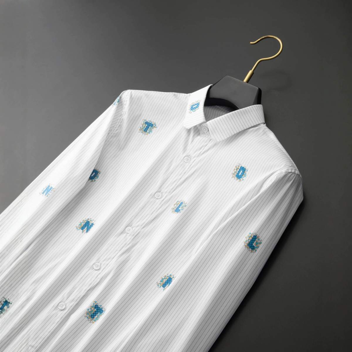 Áo sơ mi nam dài tay họa tiết kẻ sọc thêu chữ, dáng ôm, chất cotton thoải mái — Màu trắng