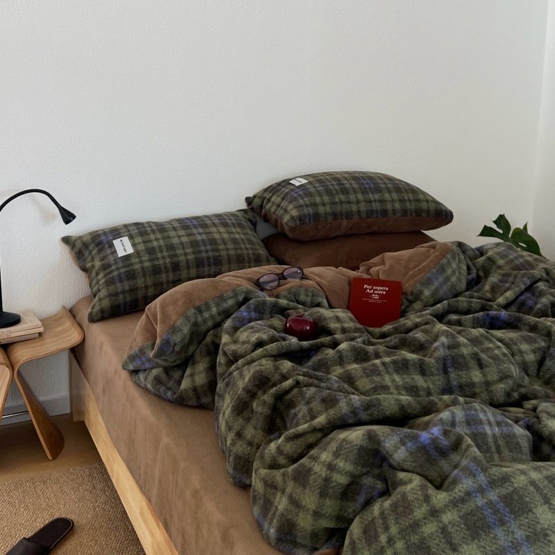 Vintage Style A-Class Autumn and Winter Thickened Blogger-Style Skin-Friendly Soft Faux Wool Velvet Bedroom Four-Piece Set Milk Velvet Flannel