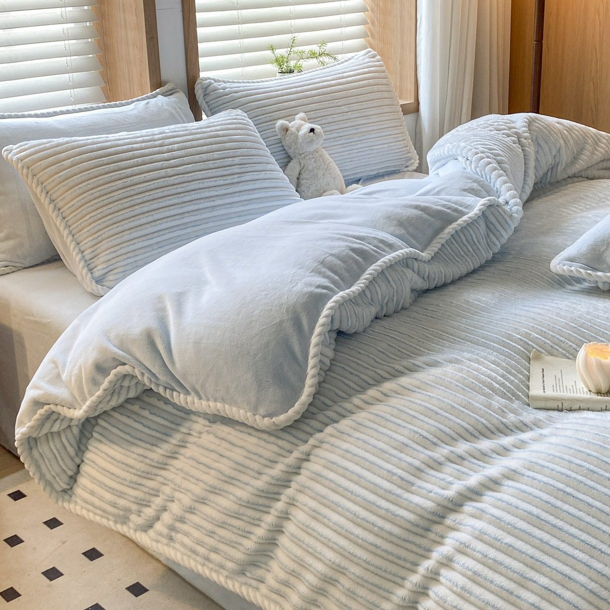 Autumn and Winter Thickeneded Velvet Four-Piece Set Coral Velvet Jacquard Milk Velvet Four-Piece Bedding Set Three-Piece Fitted Sheet Quilt Cover