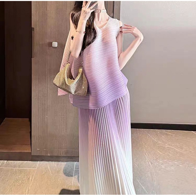 (Mới) Mã A4983 Giá 650K: Đồ Bộ Nữ Chtyai Cả Bộ 2 Món Hàng Mùa Hè Thời Trang Nữ Chất Liệu G02 Sản Phẩm Mới, (Miễn Phí Vận Chuyển Toàn Quốc).