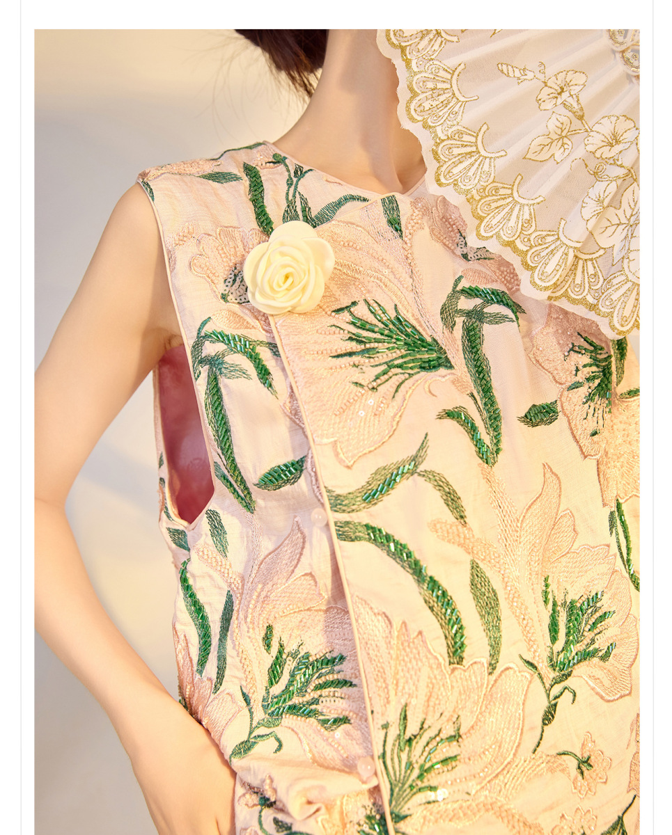 Áo vest nữ không tay thêu hoa nổi chất liệu satin phối họa tiết cành hoa — Hồng xanh (phát hành cùng ngày), Màu xanh hồng (giao hàng trong 7 ngày), Màu xanh mơ (giao hàng trong 7 ngày), Màu xanh mơ (phát hành cùng ngày)