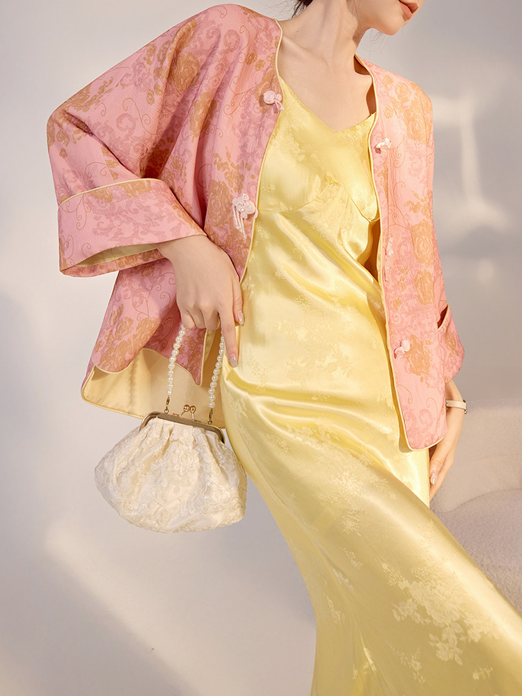 Set áo khoác jacquard dáng ngắn phối đầm hai dây cổ chữ V dài, họa tiết hoa thêu — Váy yếm (giao hàng trong 7 ngày), Áo Jacquard (giao hàng trong 7 ngày), Áo Jacquard (giao hàng trong ngày)