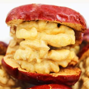 Wholesale Xinjiang Red Dates with Walnuts, Individually Packaged, Hetian Jujubes, Large Dates with Walnuts