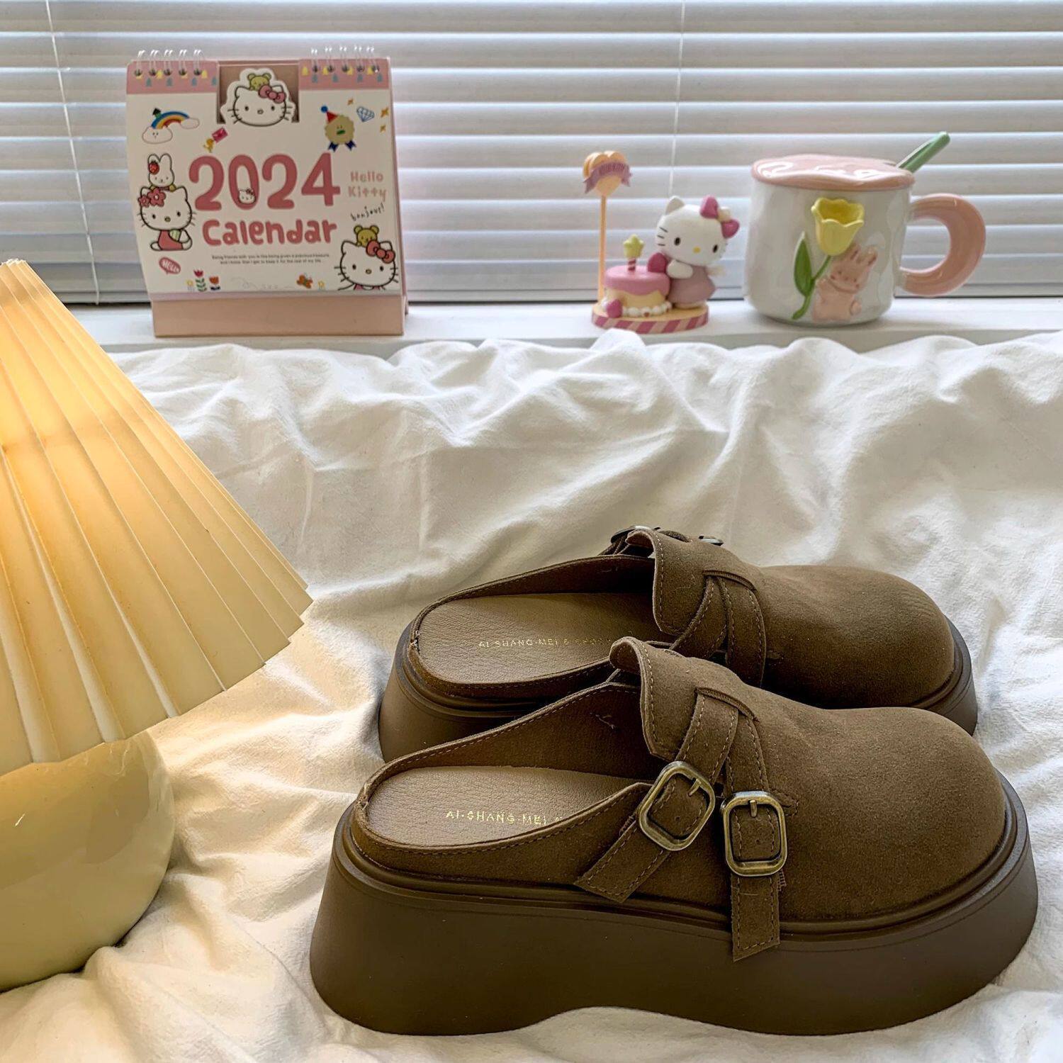 European Versatile Closed-Toe Mules for Women, New Spring Fashion Shoes with Height-Increasing Thick Soles, Slip-On Birkenstock Style