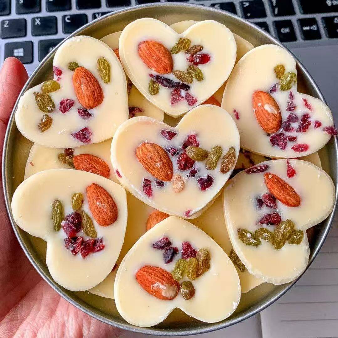 Dropshipping Roasted Yogurt Batches Mixed Nuts Heart Chocolate Heart-Shaped Snacks Individually Packaged Roasted Yogurt