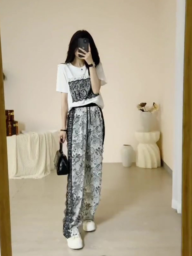 (Mới) Mã A5217 Giá 1220K: Đồ Bộ Nữ Doreic Cả Bộ 2 Món Hàng Mùa Hè Họa Tiết Hoa Trông Trẻ Hơn Tuổi Thời Trang Nữ Chất Liệu G04 Sản Phẩm Mới, (Miễn Phí Vận Chuyển Toàn Quốc).