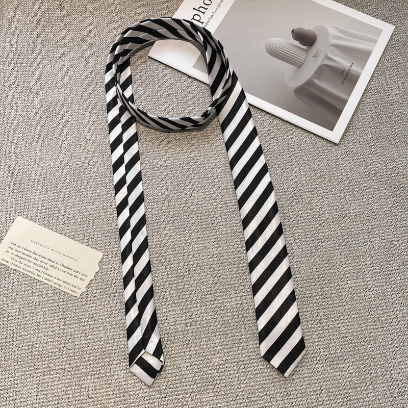 白黒コントラストの太斜めストライプネクタイ - 約148cm