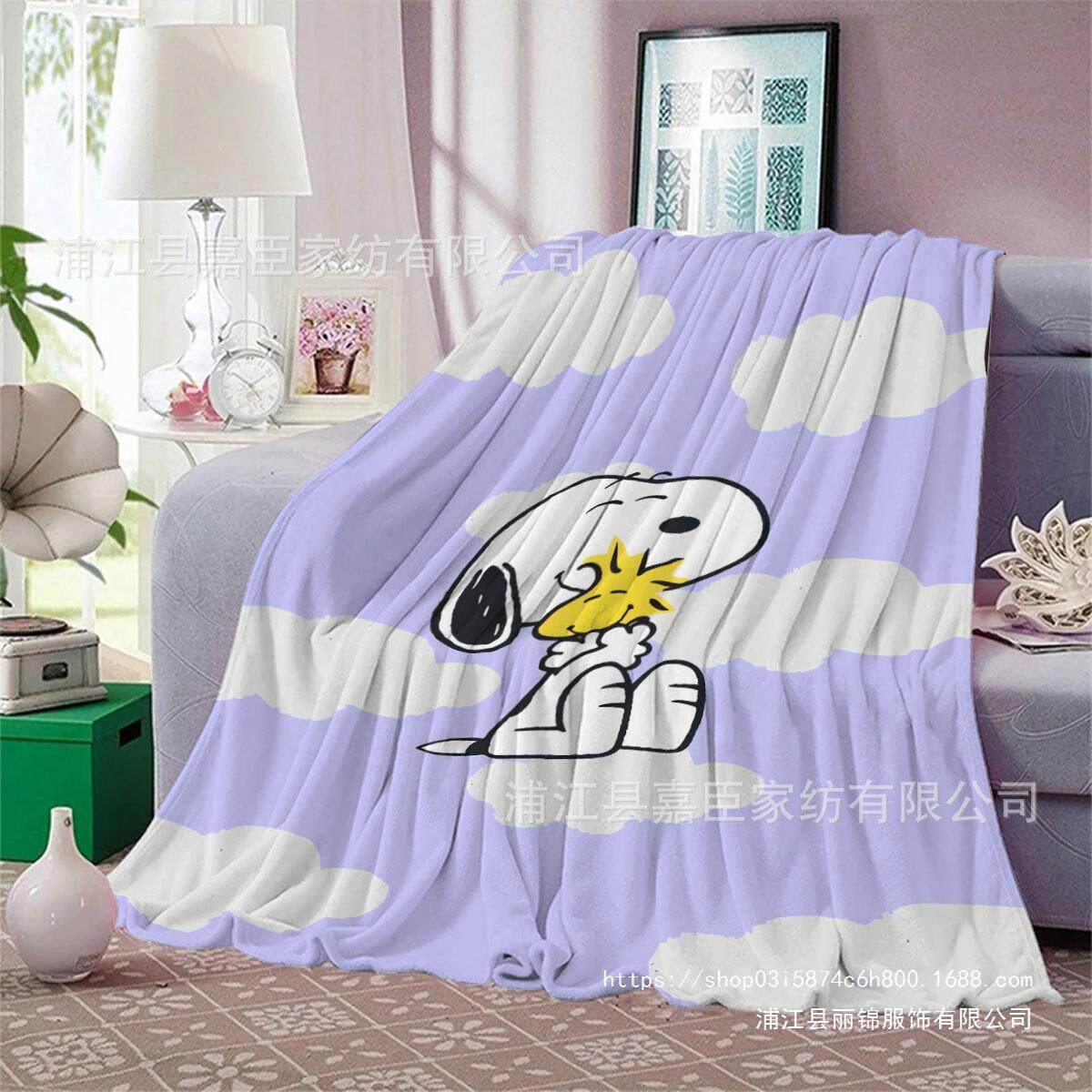 Cross-border foreign trade domestic and foreign printed flannel blanket factory direct Snoopy cartoon lunch break blanket holiday ceremony