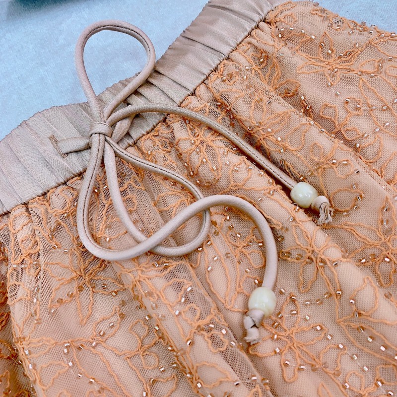 Quần ống rộng cạp vừa hai lớp thêu dây đính cườm phong cách suông nhẹ — Cam mềm, Trắng ngọc