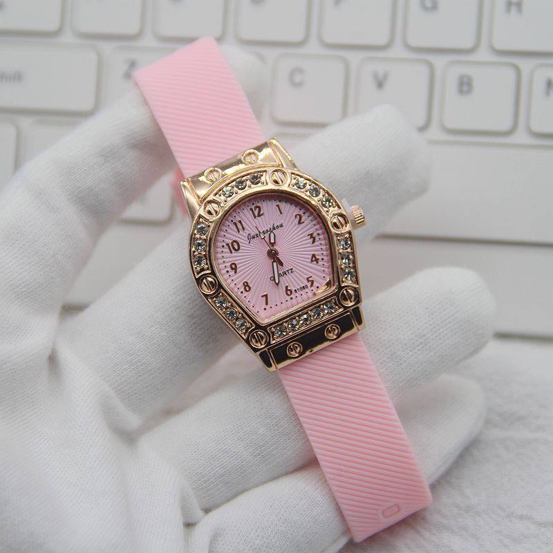 Cross-border Hot Selling Creative Irregular Dial Digital Watch Women's Fashionable Silicone Strap Quartz Watch Student Watch