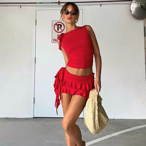 European and American style 2024 spring new women's fashion sleeveless round neck vest slim fit wooden ear skirt suit