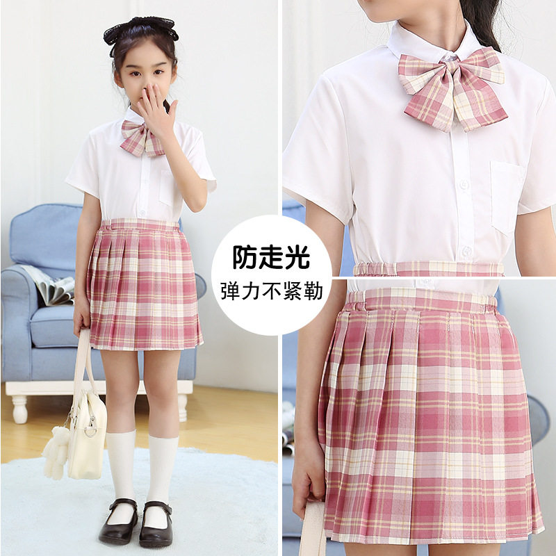 いちご紅茶 (純白半袖 + チェックスカート + 蝶ネクタイ)