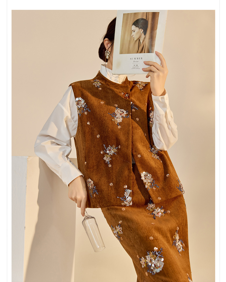 Bộ ba món nữ gồm áo khoác dài tay thêu đính cườm, chân váy chữ A và áo vest — Áo vest đính cườm (giao hàng trong 7 ngày), Áo vest đính cườm (giao hàng trong ngày), Váy thêu cườm (giao hàng trong 7 ngày), Váy thêu cườm (giao hàng trong ngày)