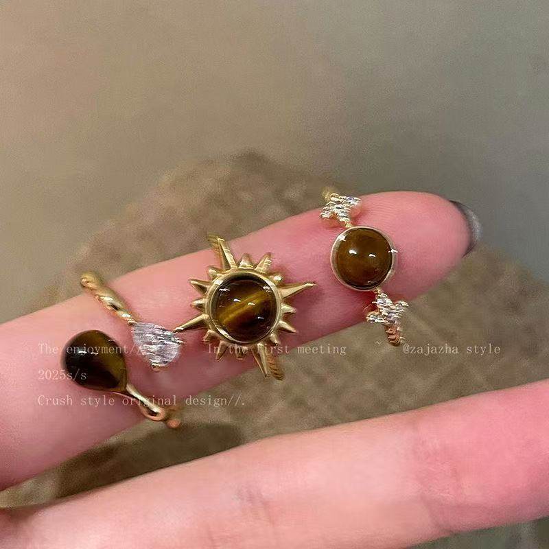 金色太阳花虎眼石戒指女轻奢小众高级感食指戒美拉德叠戴复古指环