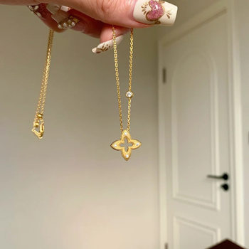 Niche Design Brushed Four-leaf Clover Necklace Middle Ancient vintage High-grade sweater chain Flash diamond clavicle chain for women