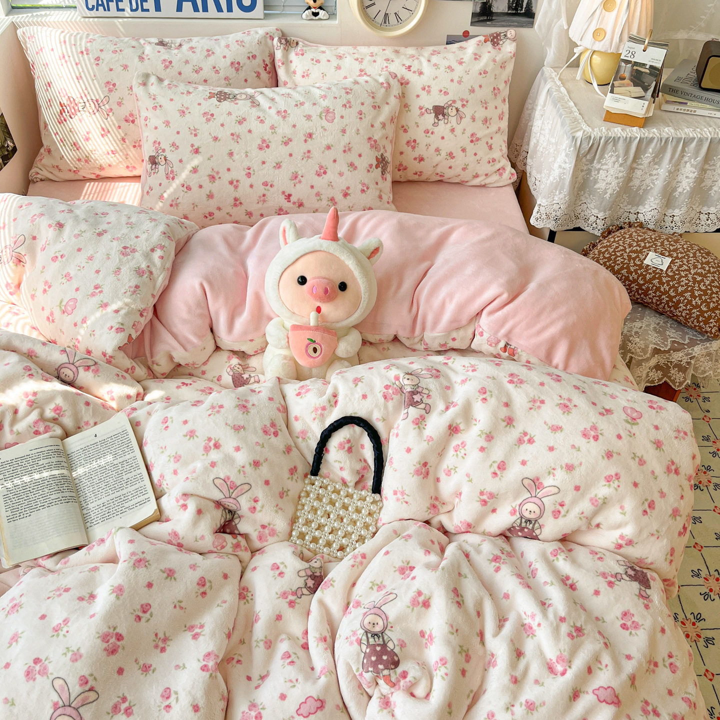 Fresh and Simple Winter Milk Velvet Four-Piece Set, Thickened and Warm Coral Fleece Bed Sheet, Duvet Cover, Fitted Sheet, Student Three-Piece Set