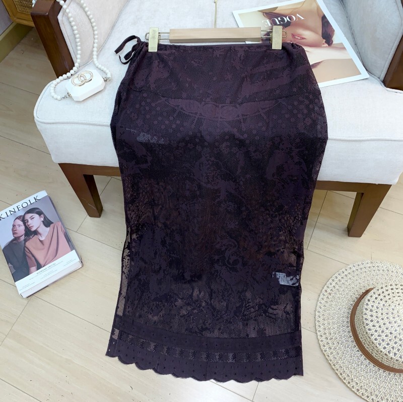 Bộ đầm nữ hai mảnh ren họa tiết chìm, áo quây ngắn phối chân váy lưng cao xẻ tà ống rộng — Áo, Chân váy có quần bảo hộ bên trong