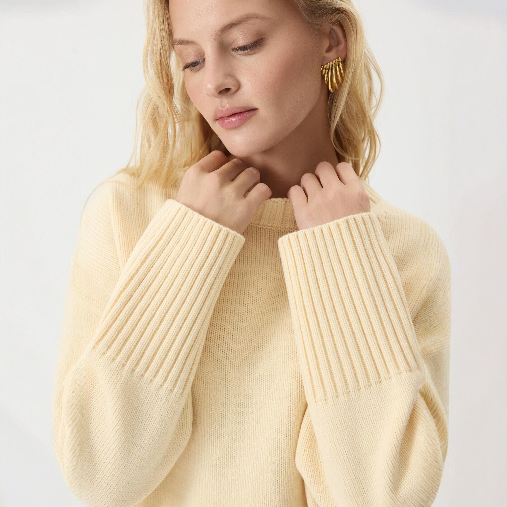 Loose Fit Round Neck Cotton Sweater for Women Solid Color Knitted Long Sleeve Spring and Autumn Casual Wear