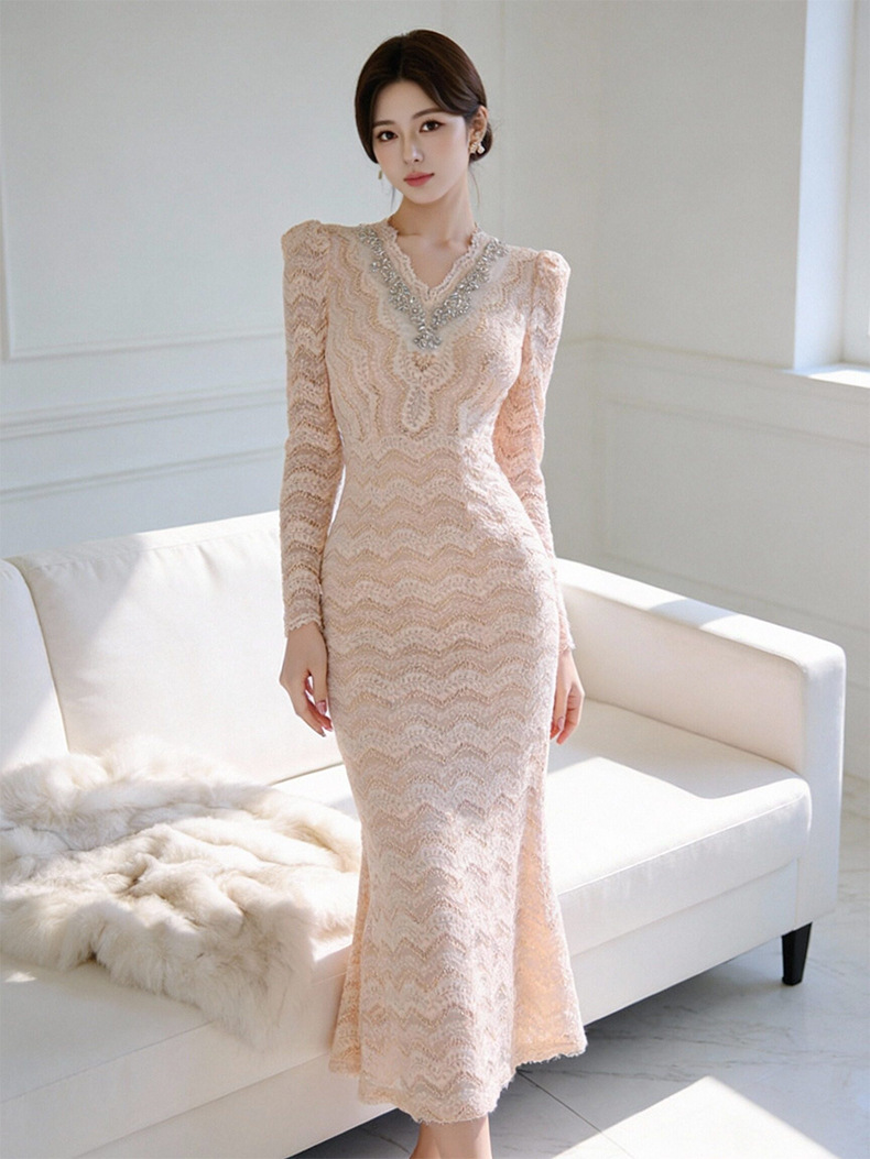Đầm ren ôm body nữ cổ chữ V đính đá dáng dài — Màu be