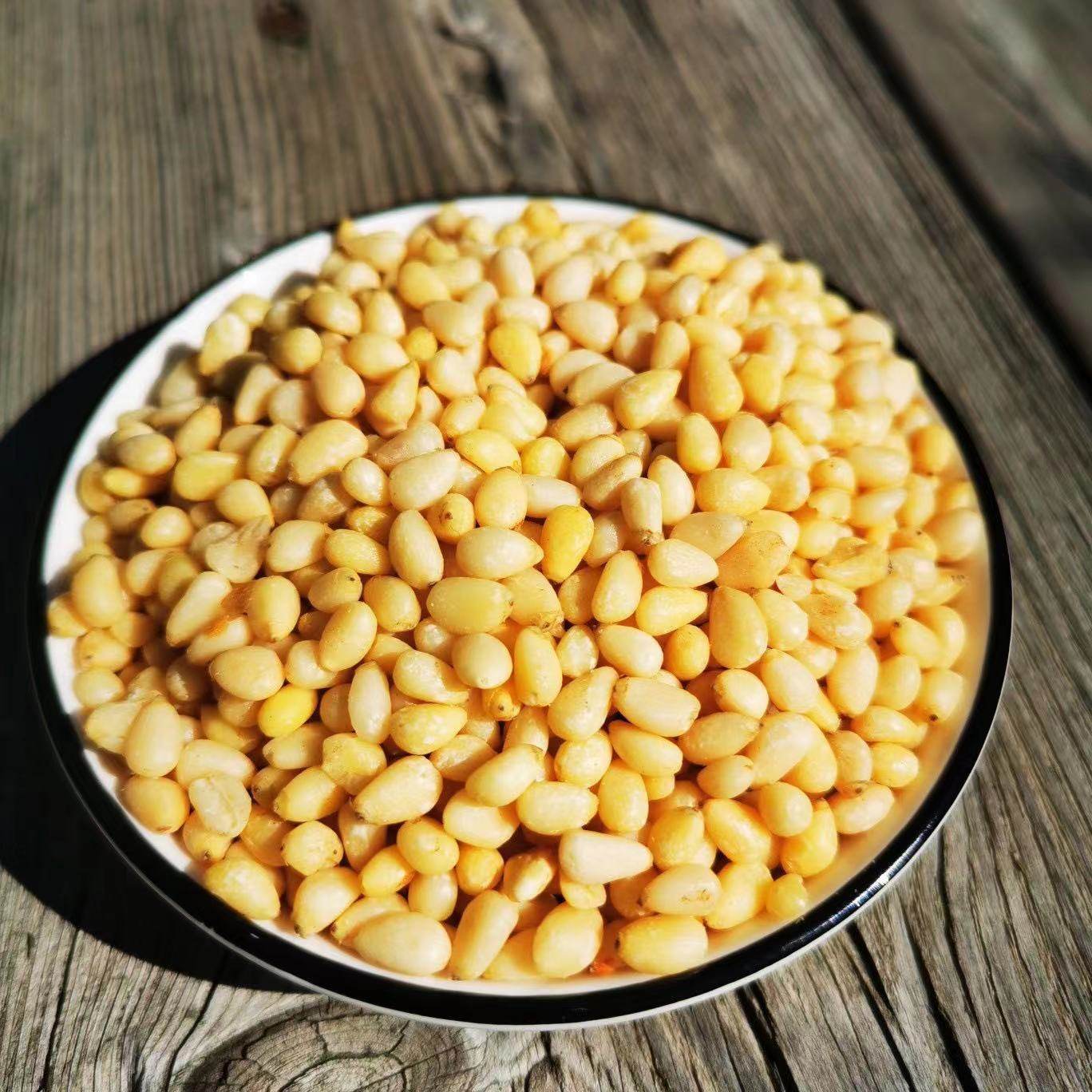 Daxinganling pure wild ponytail pine nuts new product pine low temperature dry nuts specialty snacks 250g canned