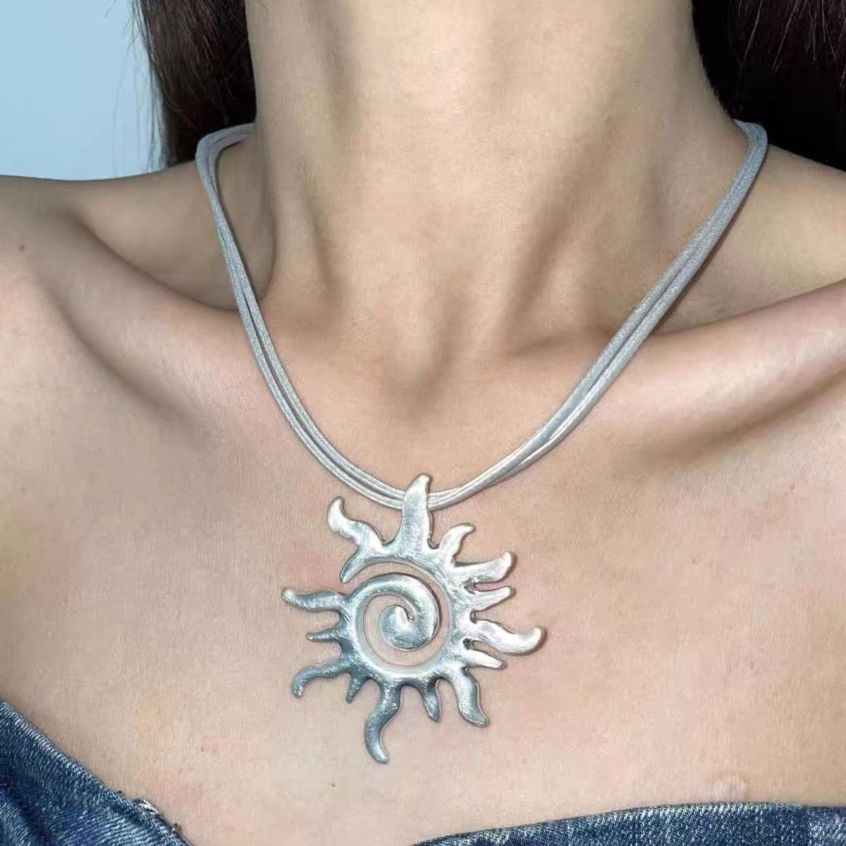 Subculture Niche Metal Sunflower Necklace Diablo Punk Choker Necklace Spice Girl High-end Necklace for Women