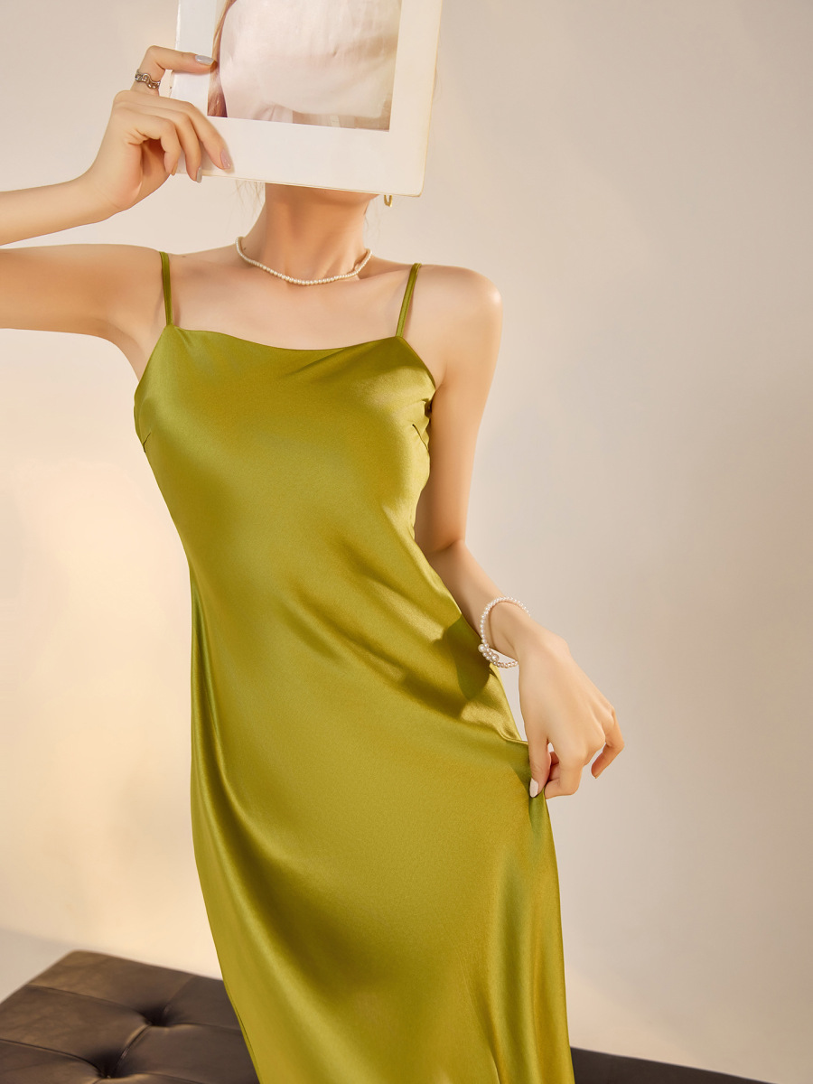 Đầm dây hai quai lưng trần vải acetate cao cấp dáng dài màu trơn — Màu mơ sữa (cấp trong ngày), Màu mơ sữa (giao hàng trong 7 ngày), Mua theo nhóm: Tiết kiệm tới 20% off, Xanh rêu mây (cấp ngay trong ngày)